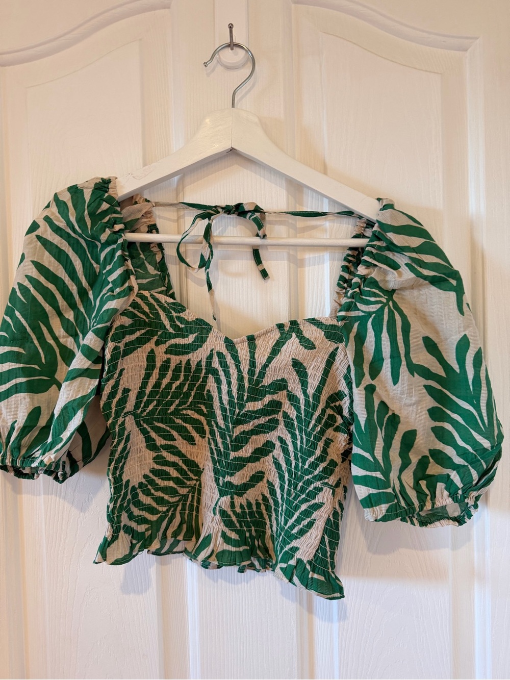 H&M Green and Cream Leaf-Print Puff Sleeve Crop Top